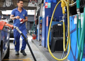 Governo fixa subvenção à gasolina em R$ 0,44 por litro
